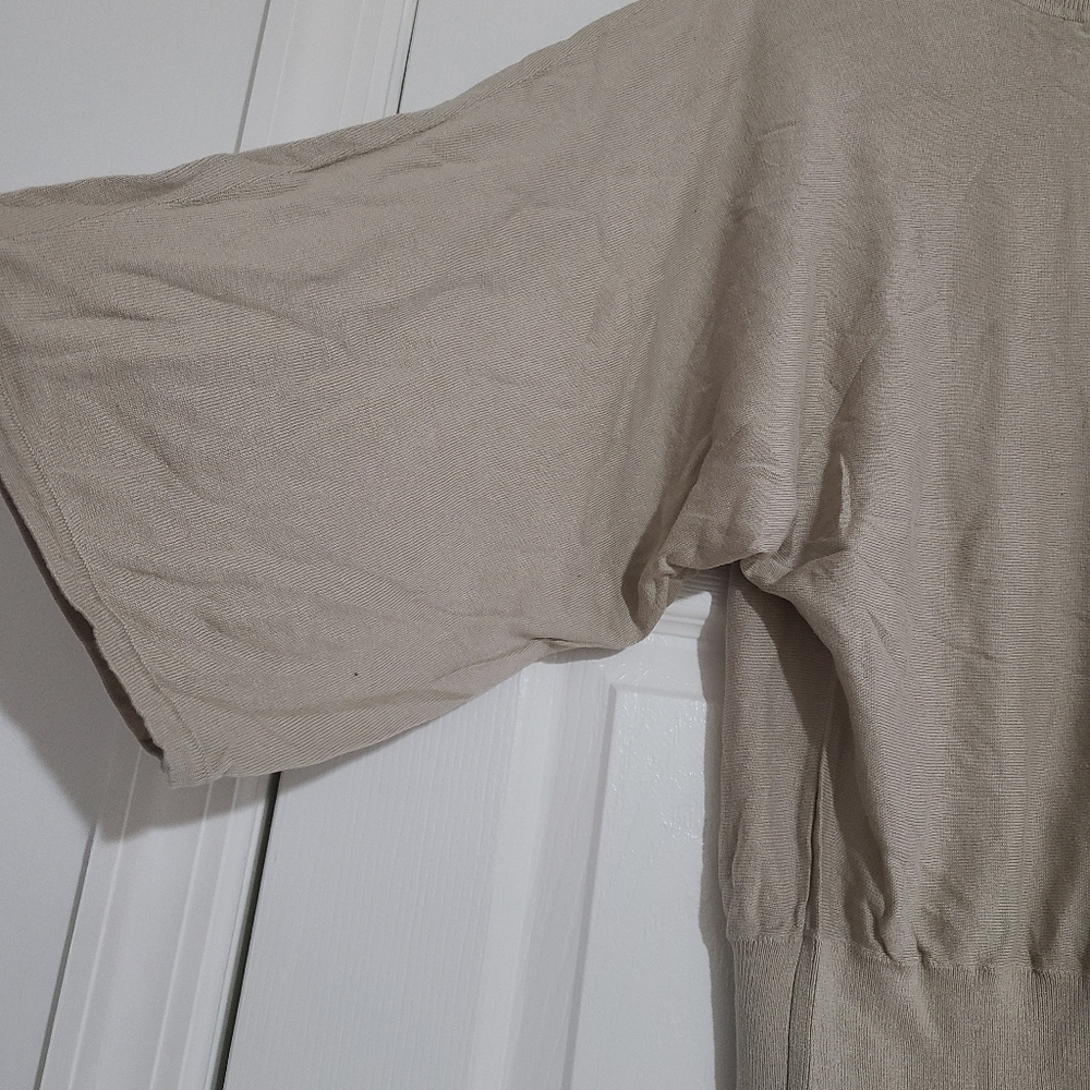 Woman's Tops - Picture 13 of 15